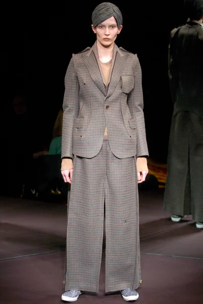 Look 18